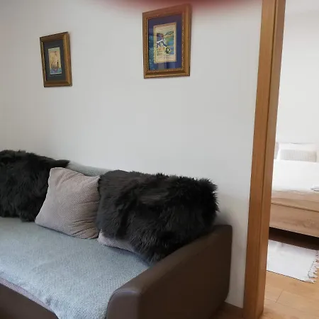 アパート The Yellow House