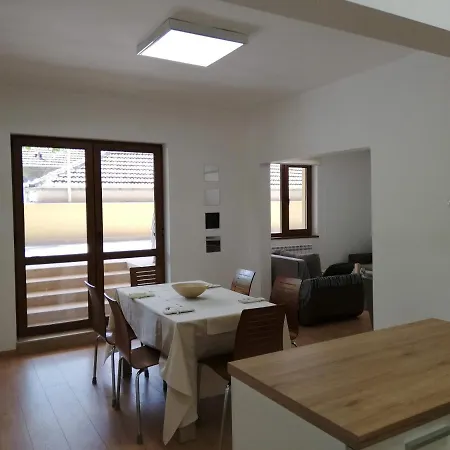 The Yellow House スタラ・ザゴラ